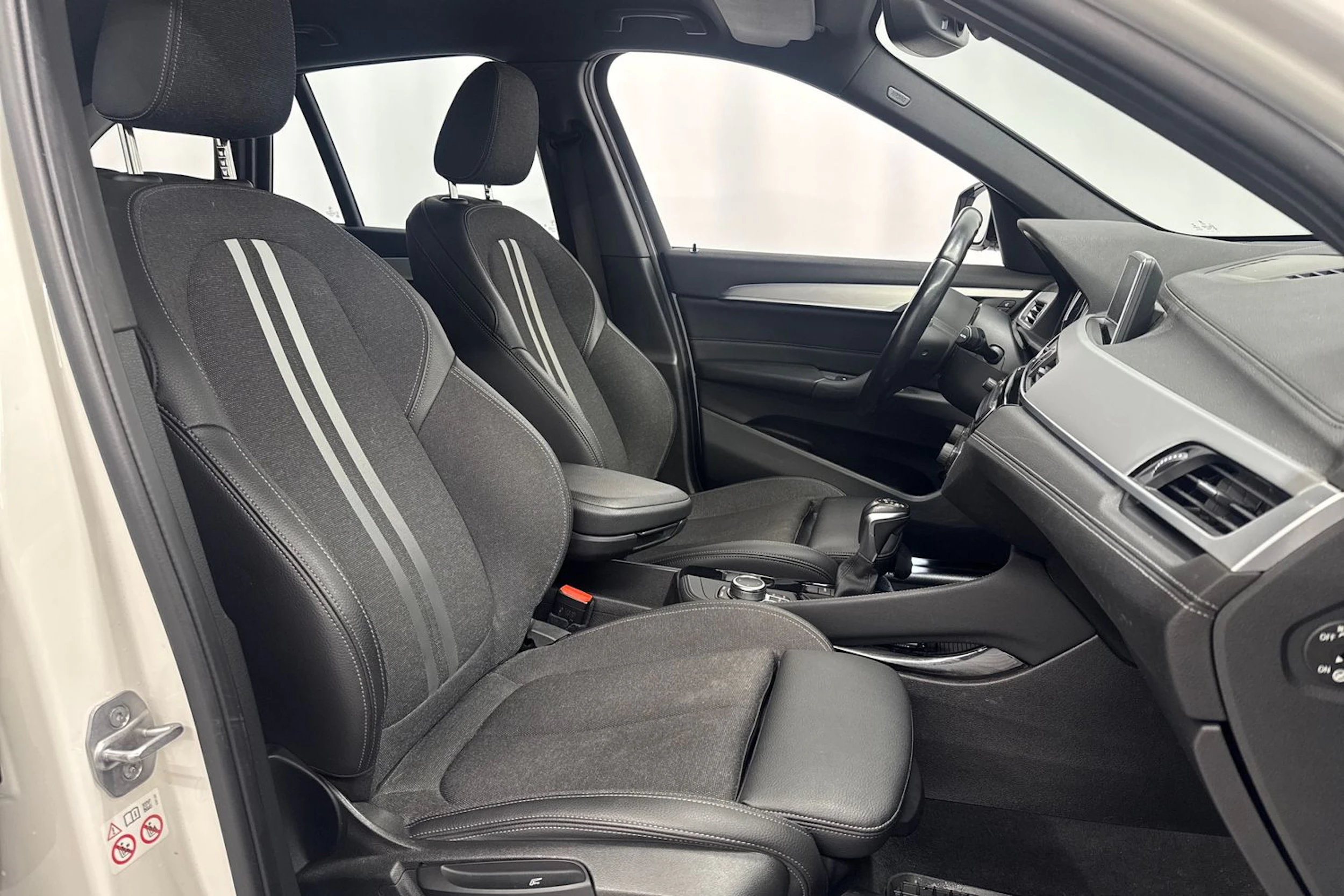 valkoinen BMW X1 2022 kuva 15.