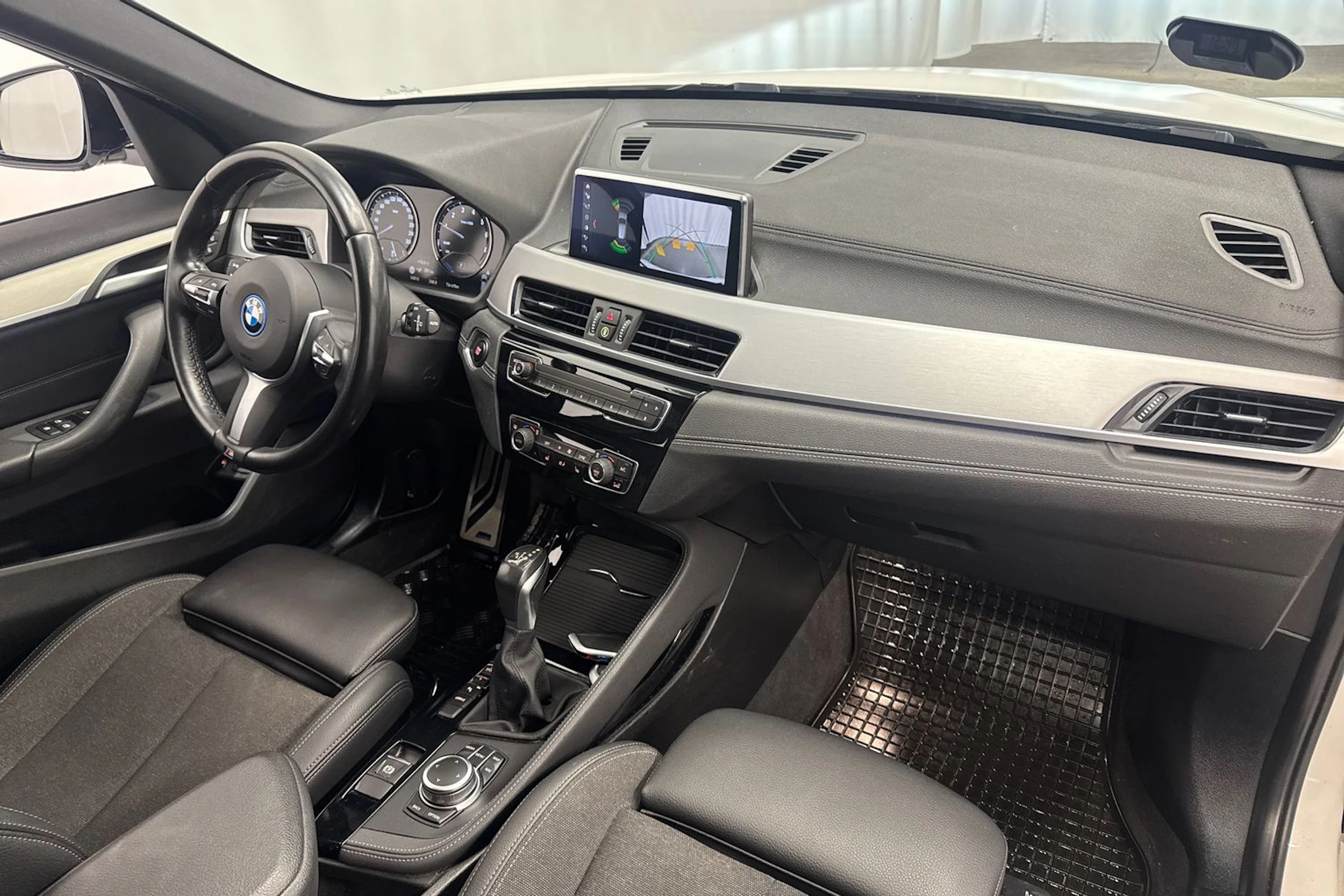 valkoinen BMW X1 2022 kuva 16.