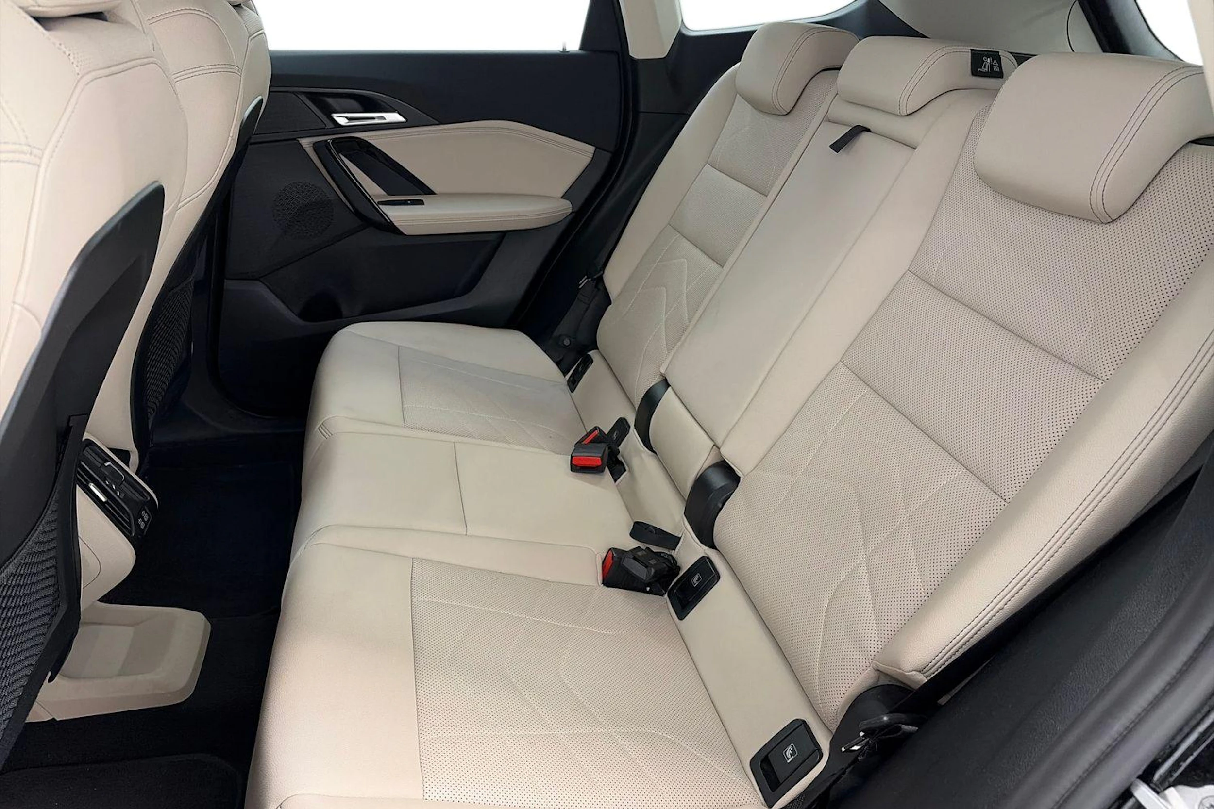met. musta BMW X1 2023 kuva 8.