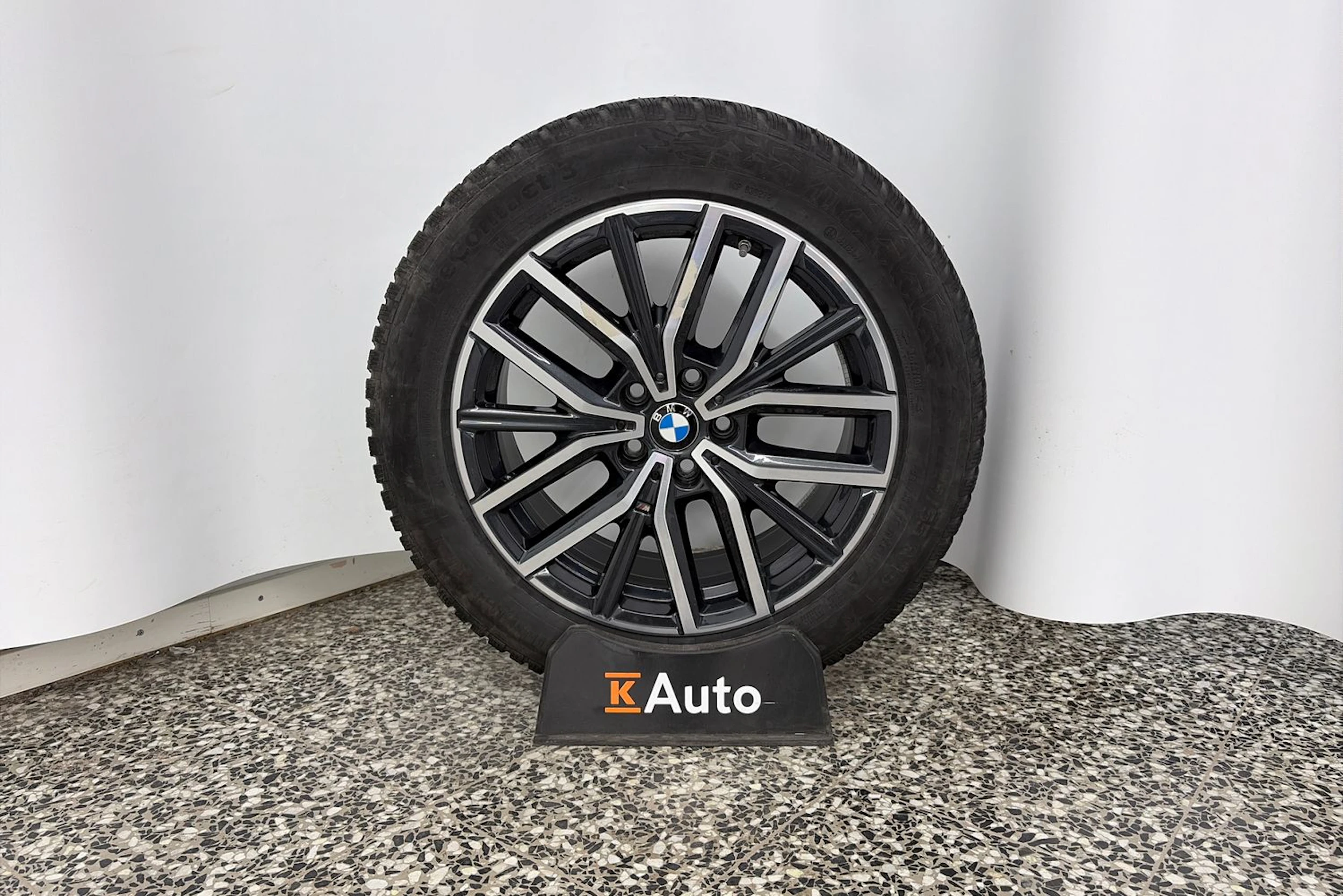 met. musta BMW X1 2023 kuva 10.