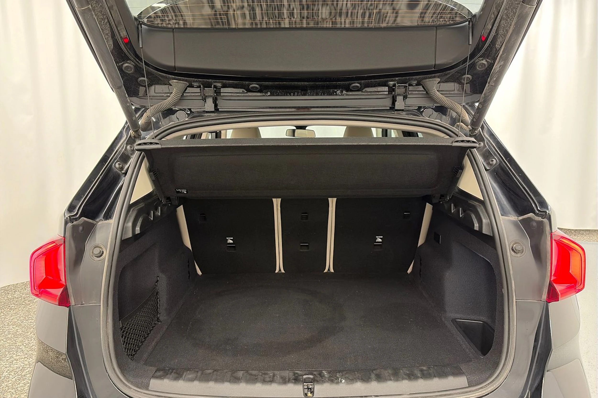 met. musta BMW X1 2023 kuva 11.