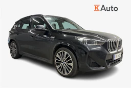 musta BMW X1 2023 kuva 1.