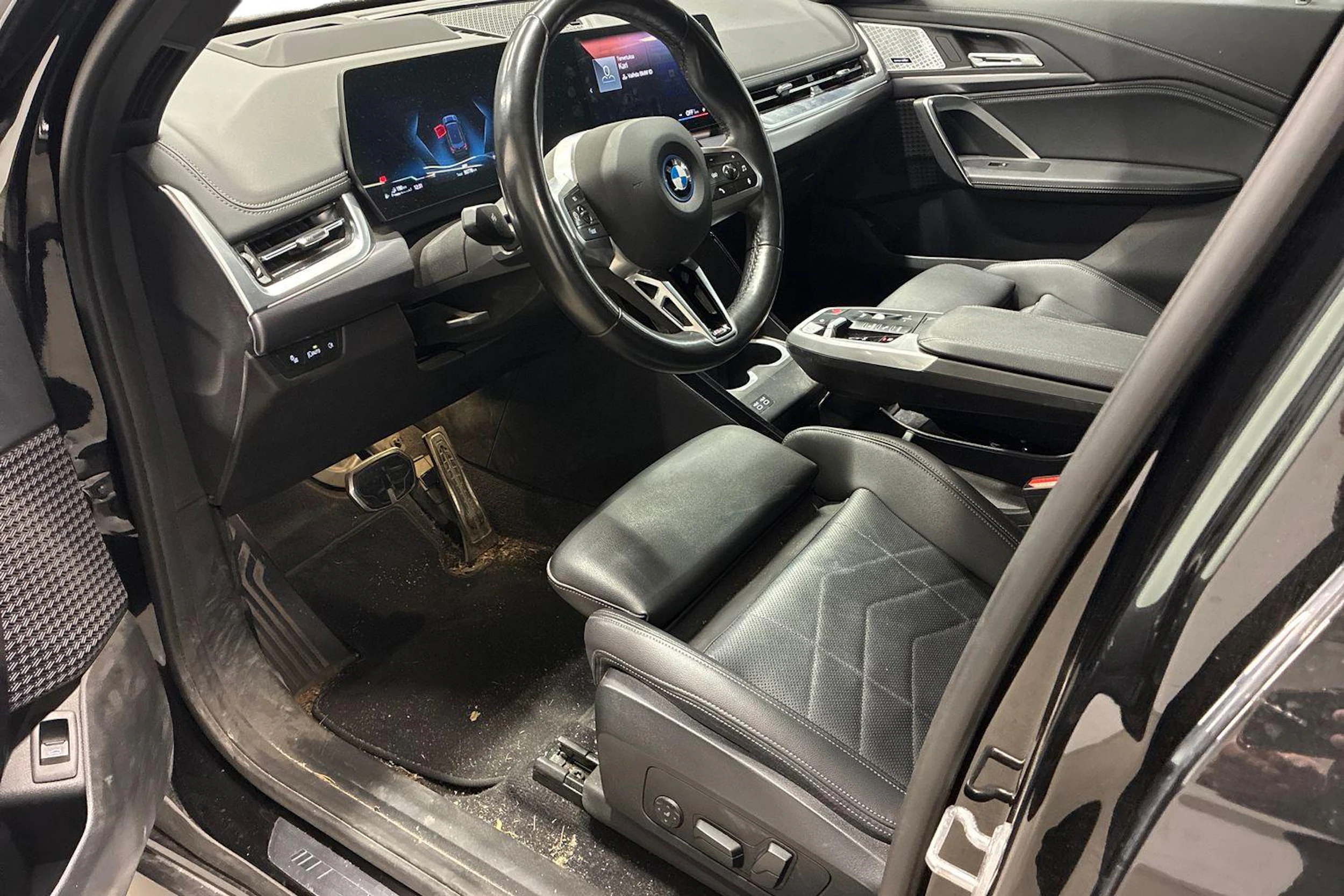 musta BMW X1 2023 kuva 3.