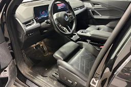 musta BMW X1 2023 kuva 3.