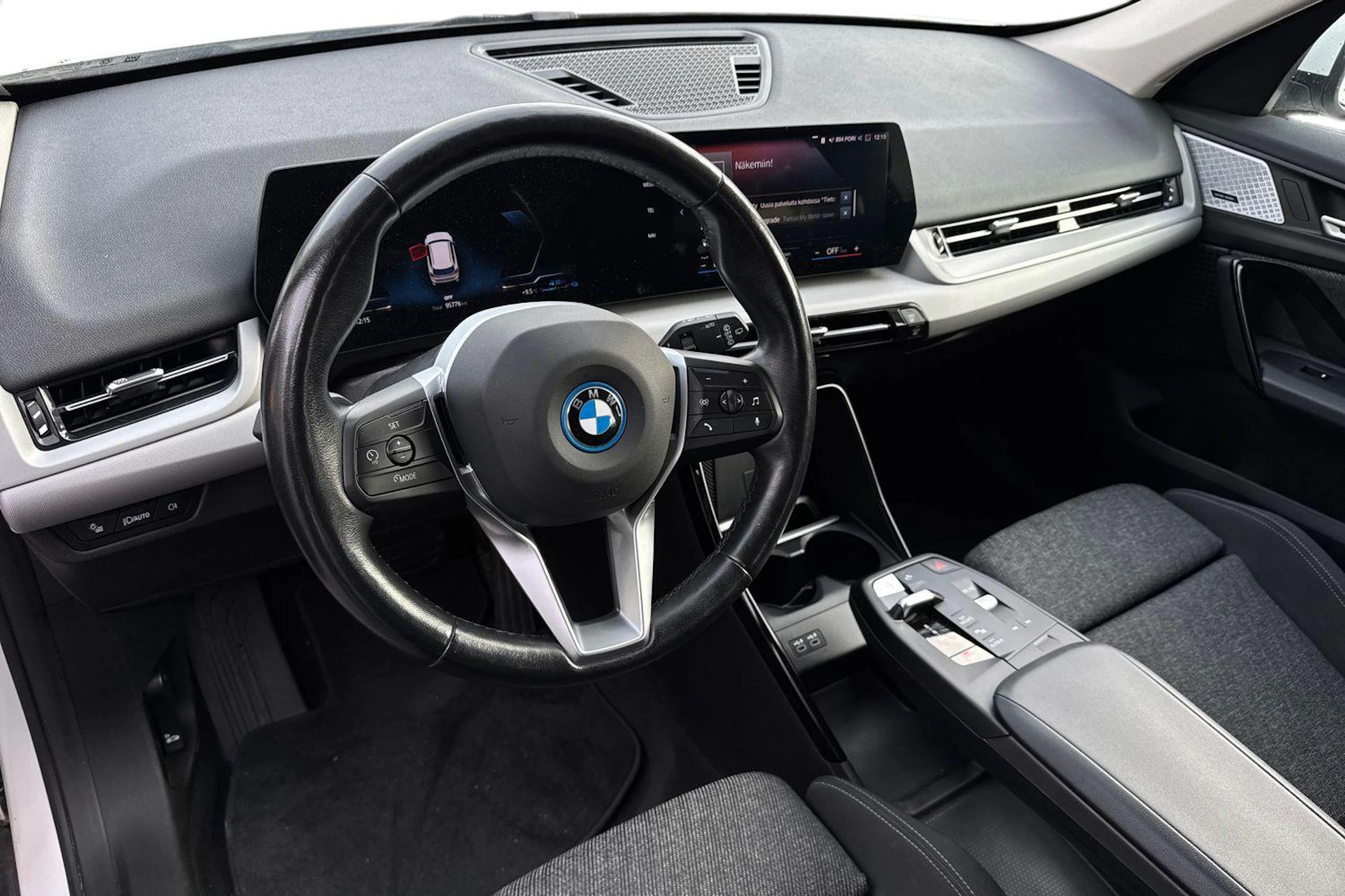 valkoinen BMW X1 2023 kuva 3.