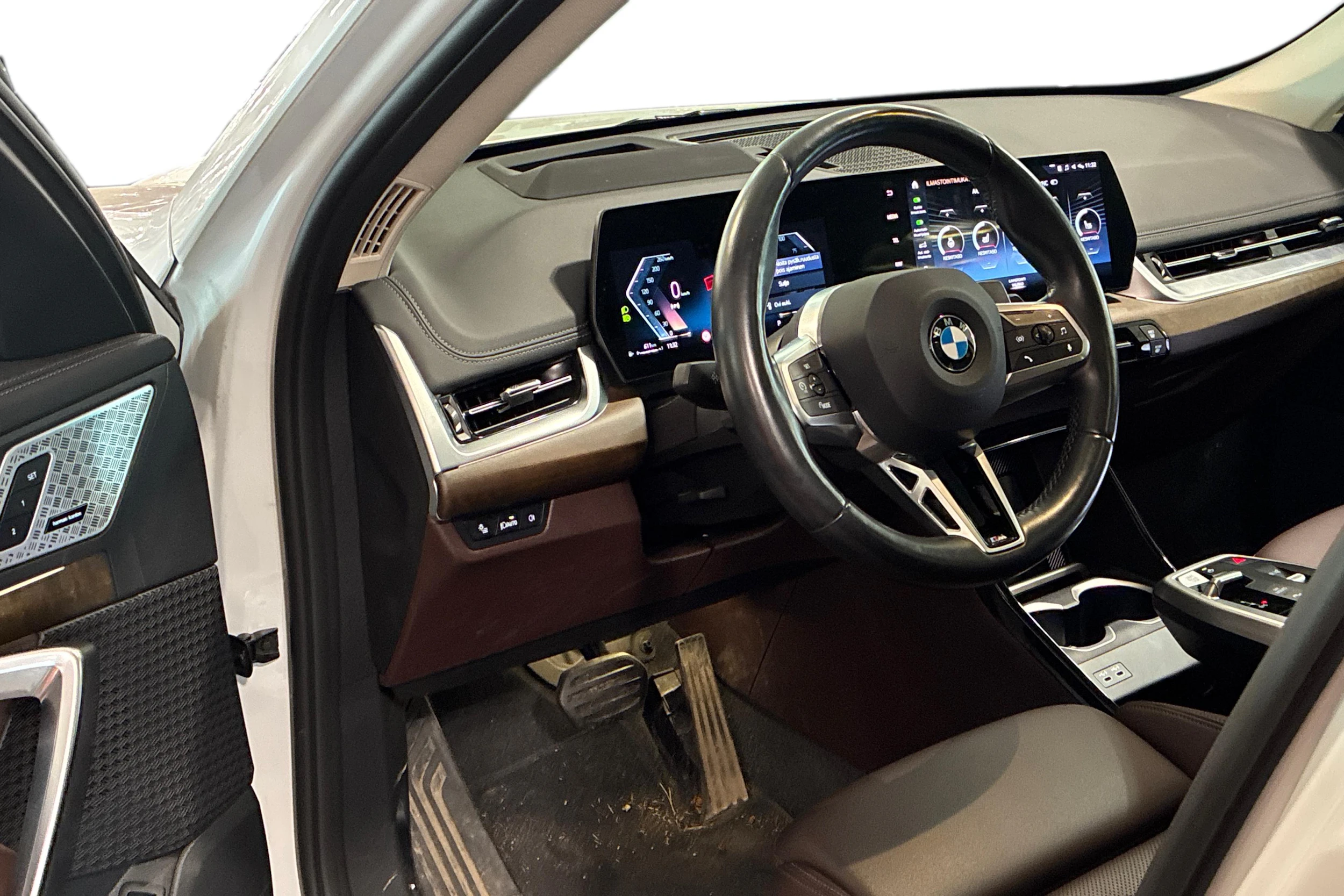 valkoinen BMW X1 2023 kuva 3.
