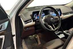 valkoinen BMW X1 2023 kuva 3.