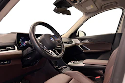 valkoinen BMW X1 2023 kuva 6.