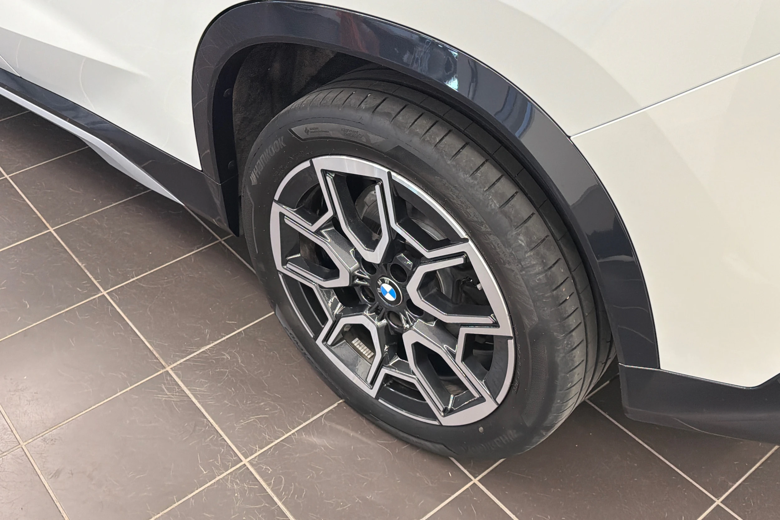 valkoinen BMW X1 2023 kuva 10.