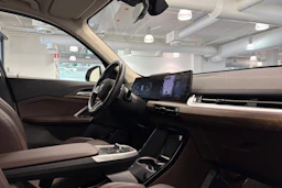 valkoinen BMW X1 2023 kuva 14.
