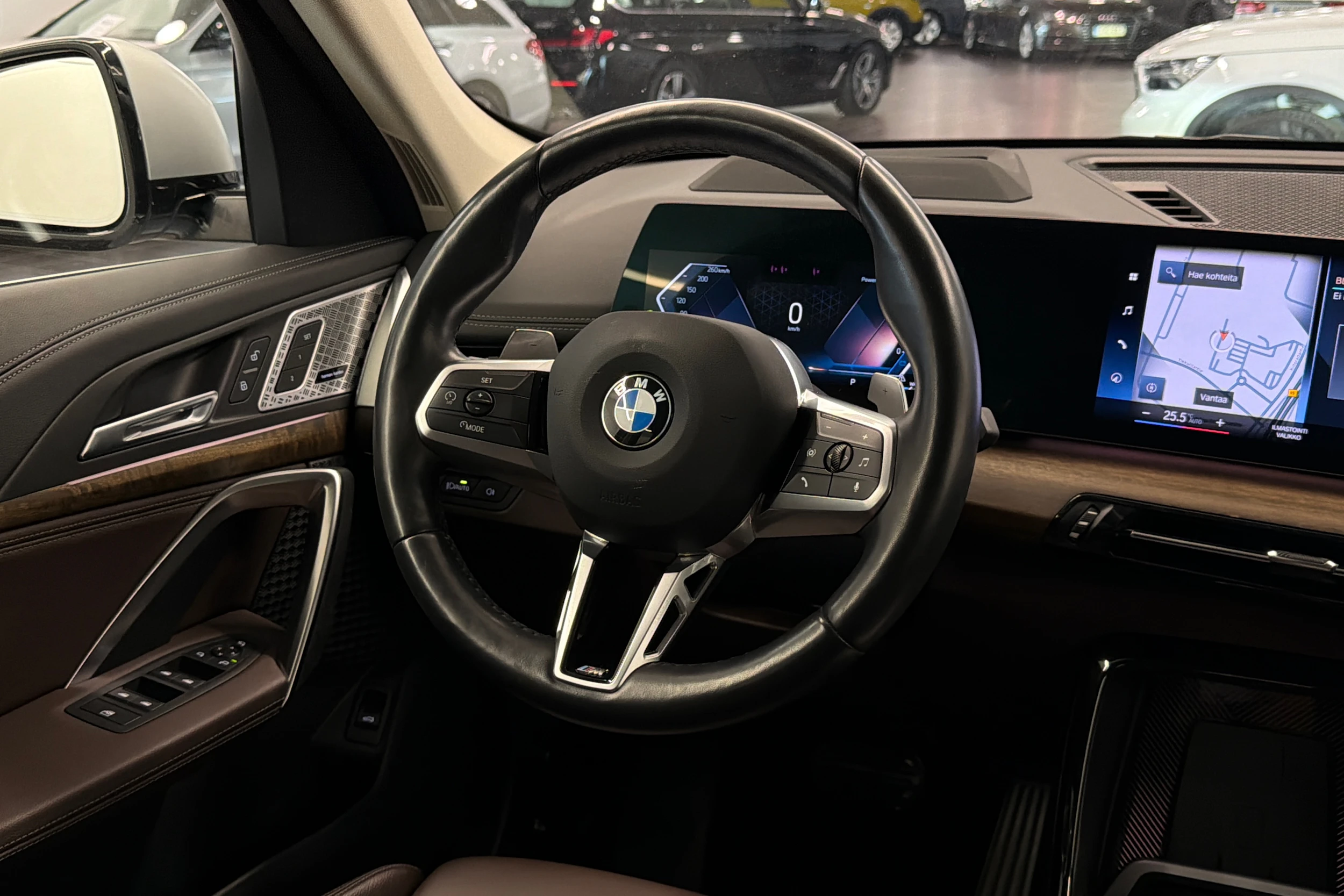 valkoinen BMW X1 2023 kuva 15.