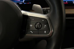 valkoinen BMW X1 2023 kuva 17.
