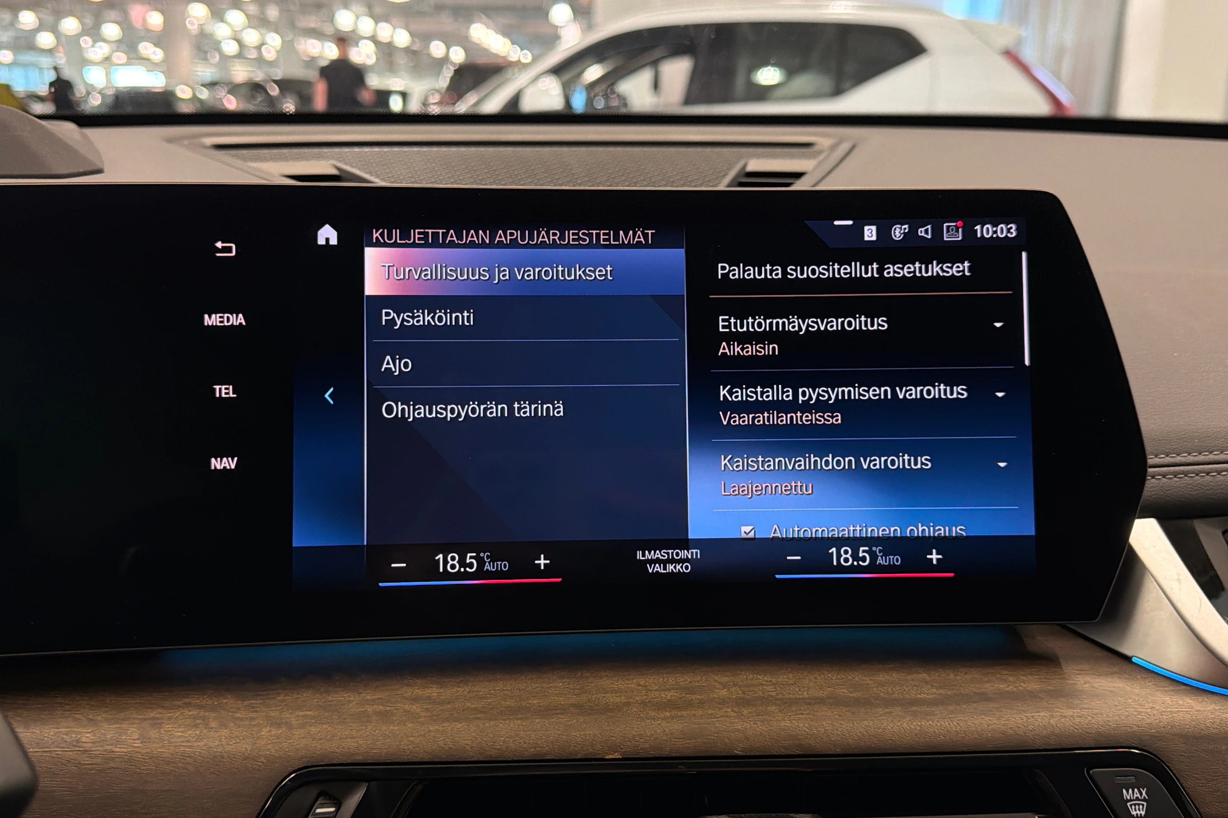 valkoinen BMW X1 2023 kuva 30.