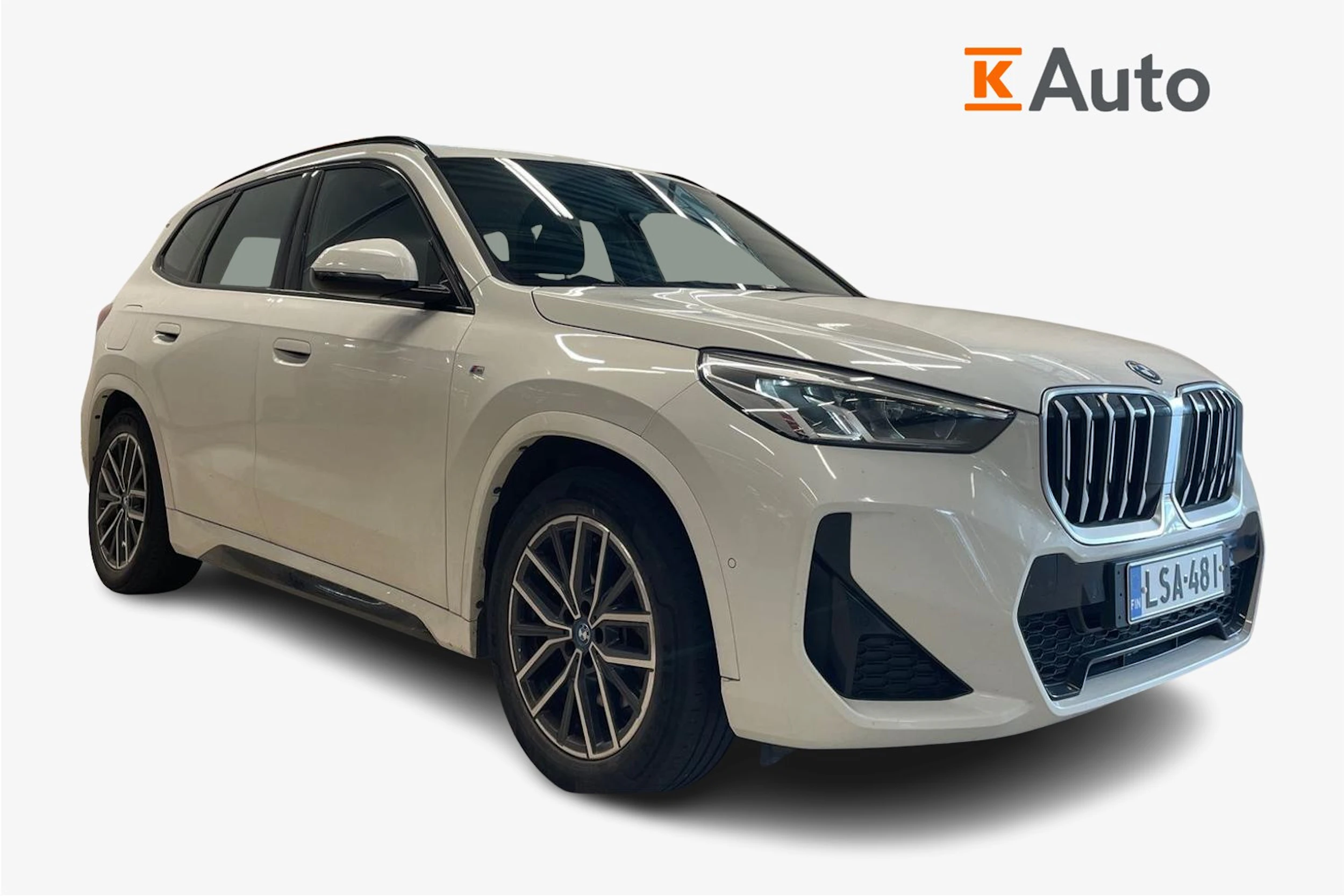 Valkoinen BMW X1 2023 kuva 1.