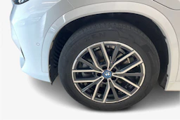 Valkoinen BMW X1 2023 kuva 9.