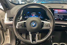 Valkoinen BMW X1 2023 kuva 11.