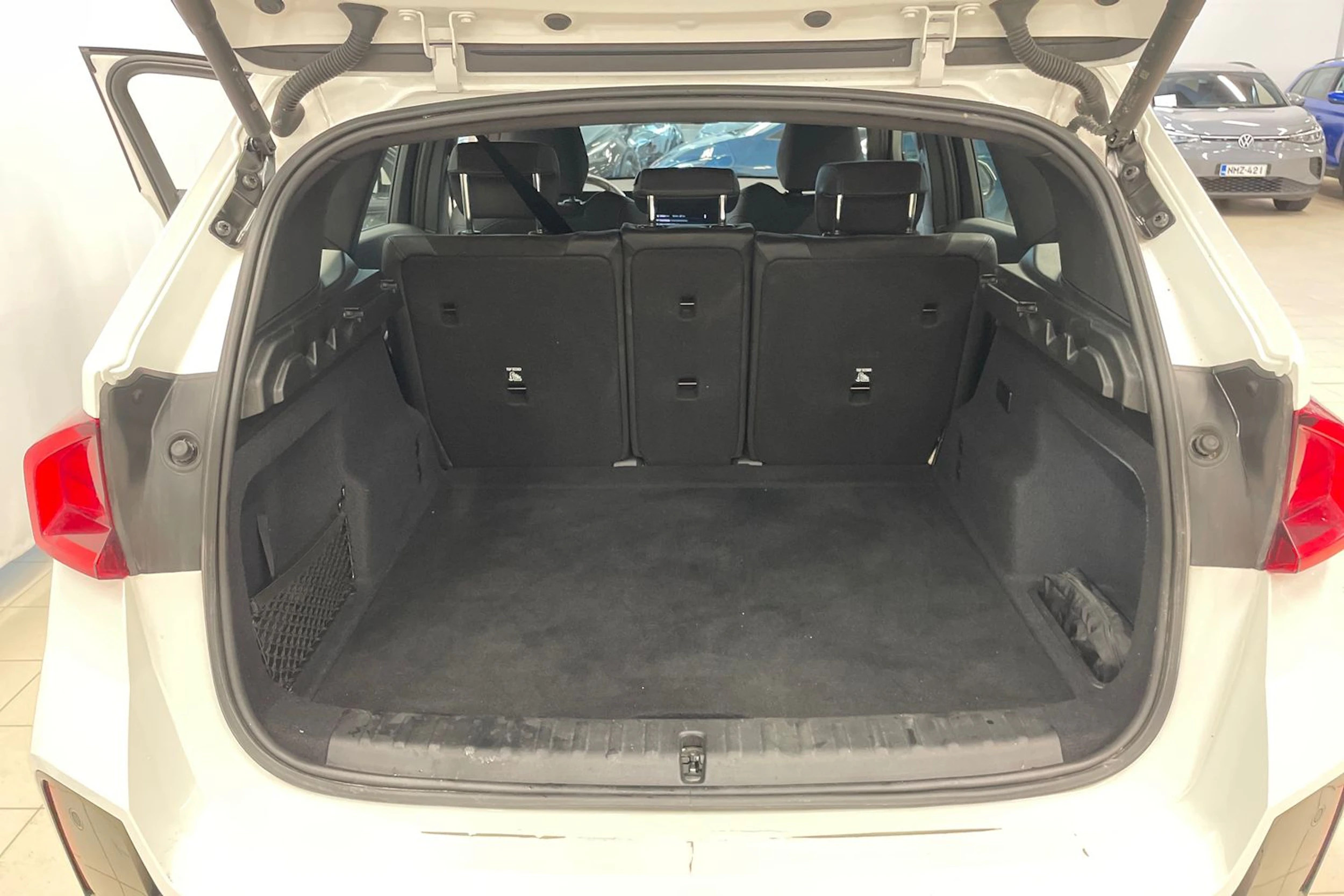 Valkoinen BMW X1 2023 kuva 19.