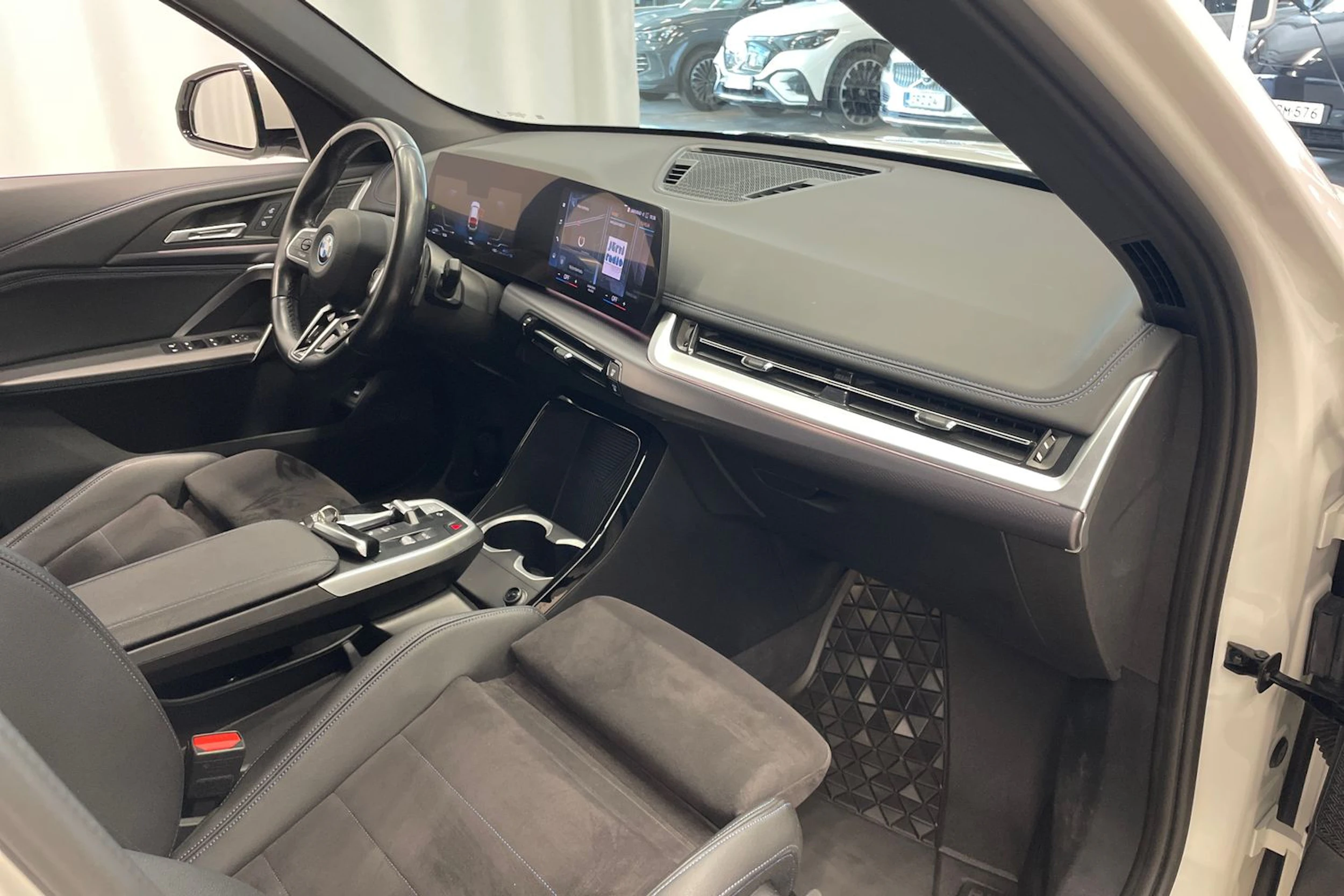 Valkoinen BMW X1 2023 kuva 25.