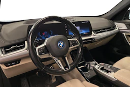 musta BMW X1 2023 kuva 3.