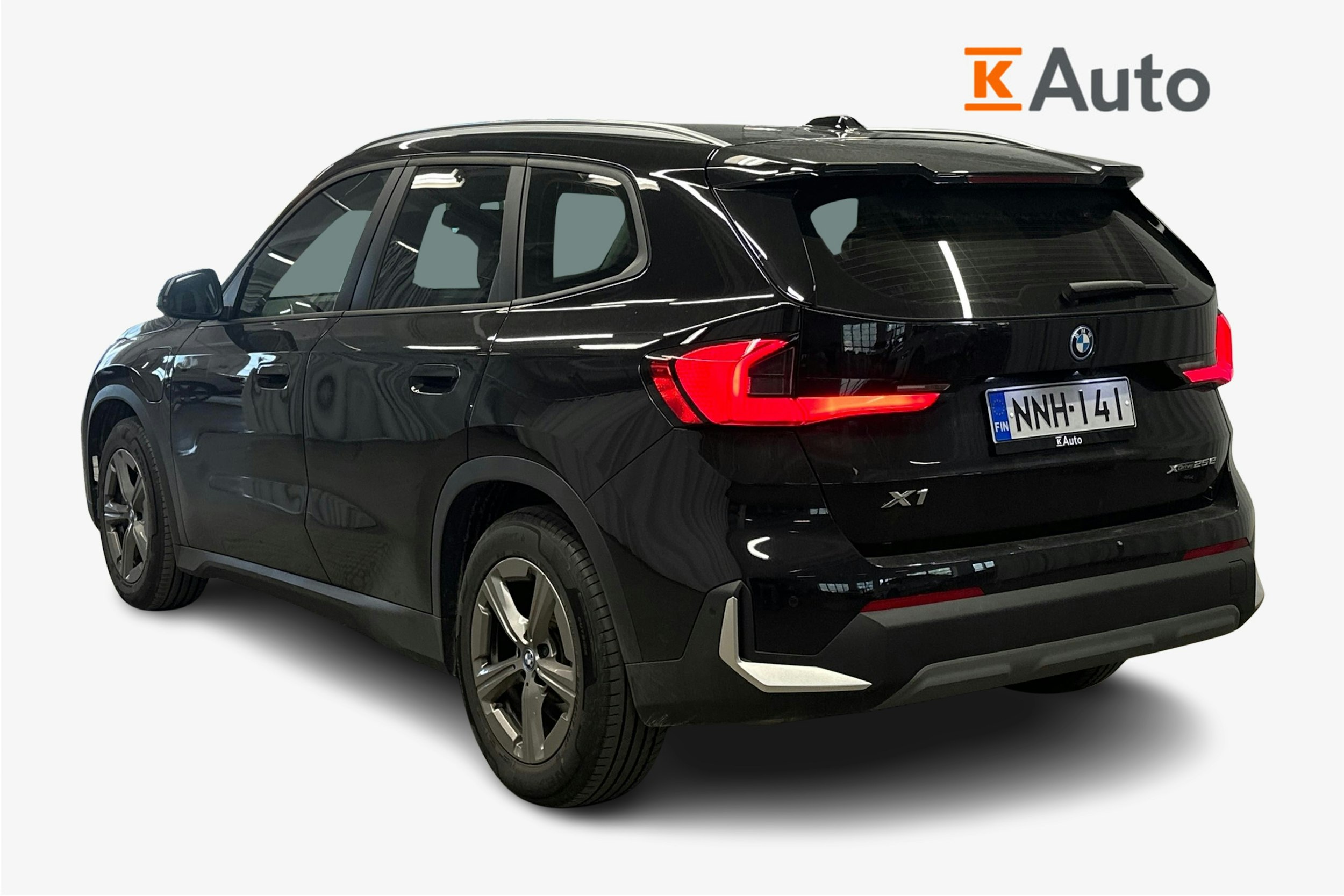 musta BMW X1 2023 kuva 2.