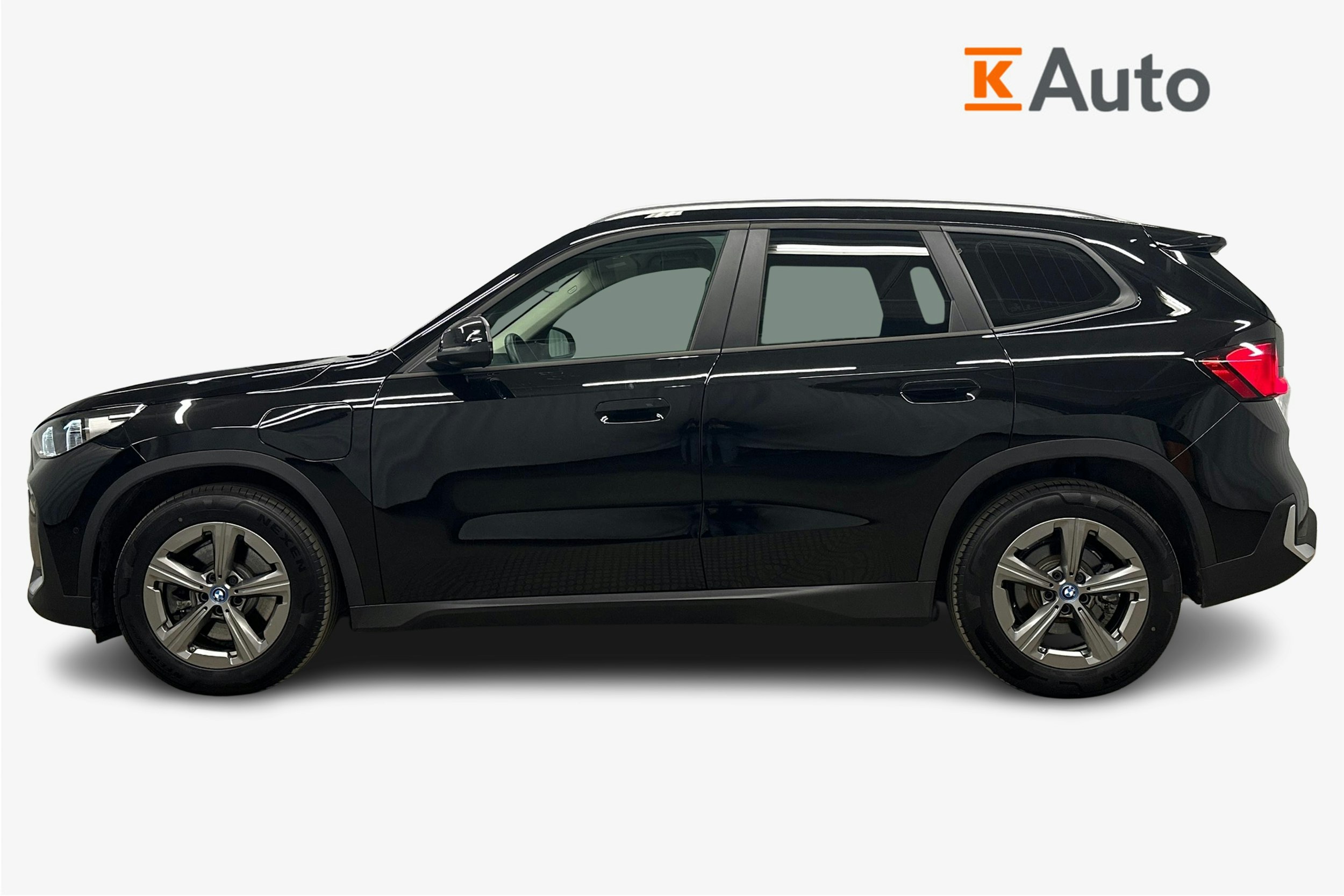 musta BMW X1 2024 kuva 6.