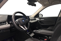 musta BMW X1 2024 kuva 7.