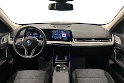 musta BMW X1 2024 kuva 9.