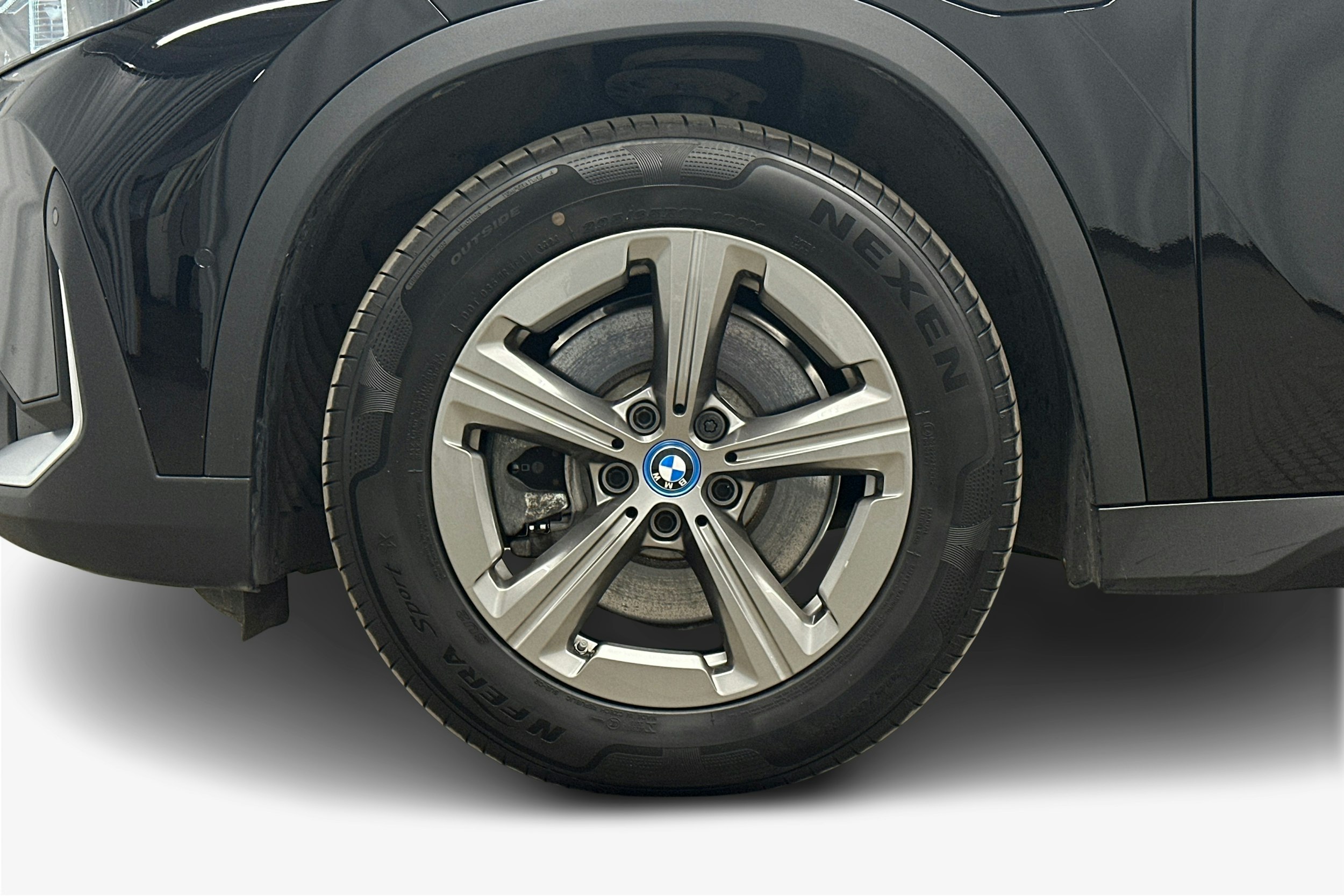 musta BMW X1 2024 kuva 11.