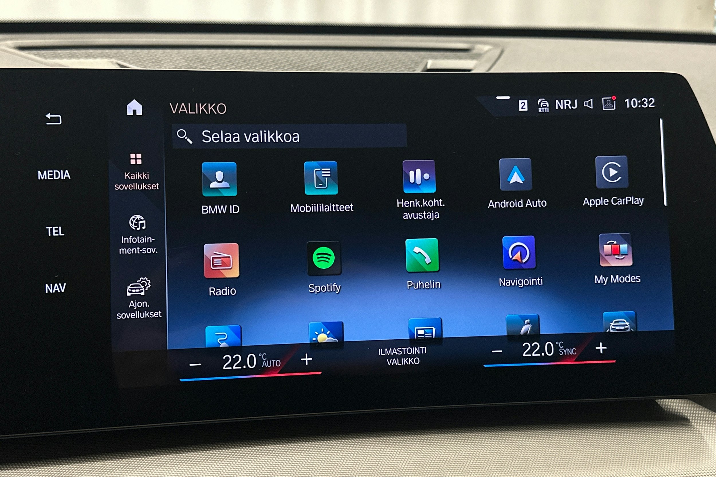 musta BMW X1 2024 kuva 23.
