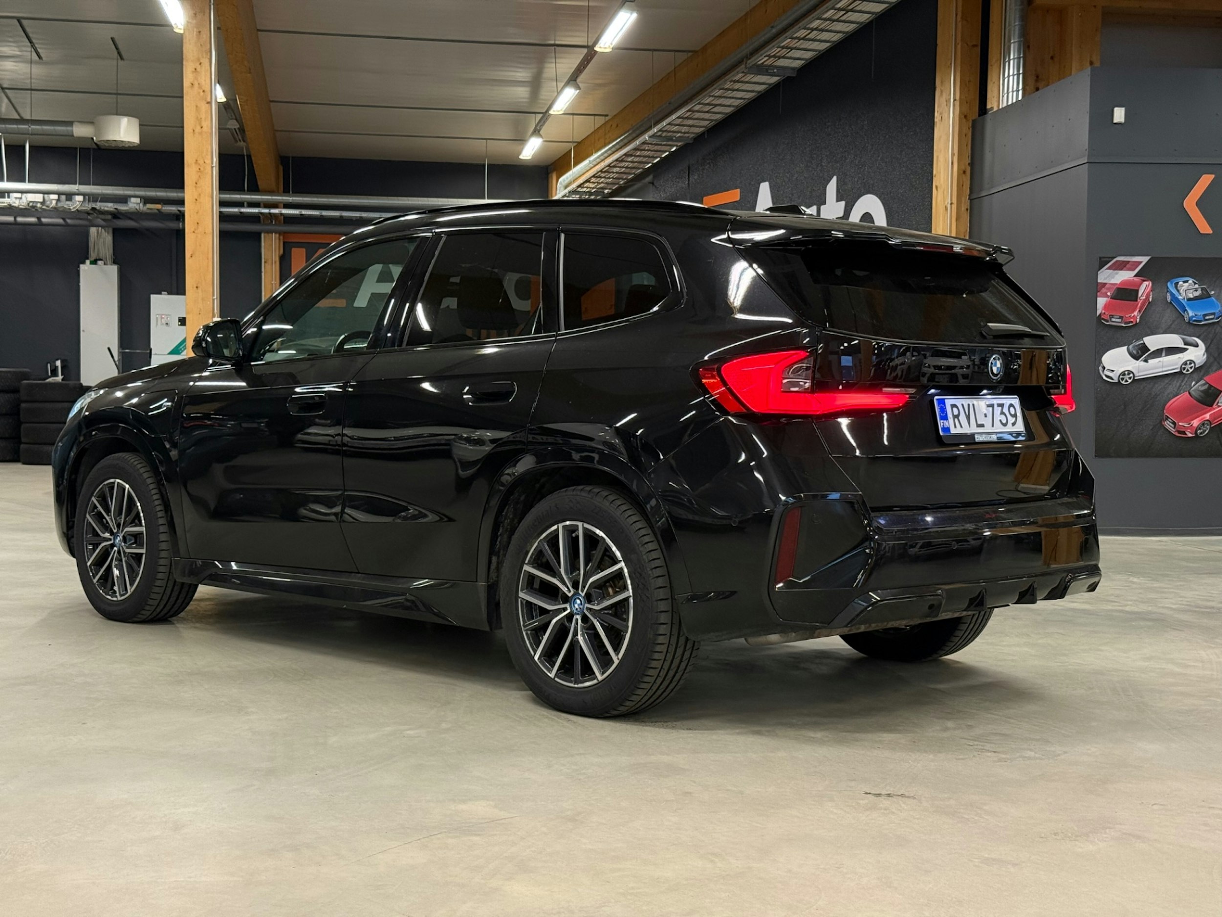 musta BMW X1 2024 kuva 2.