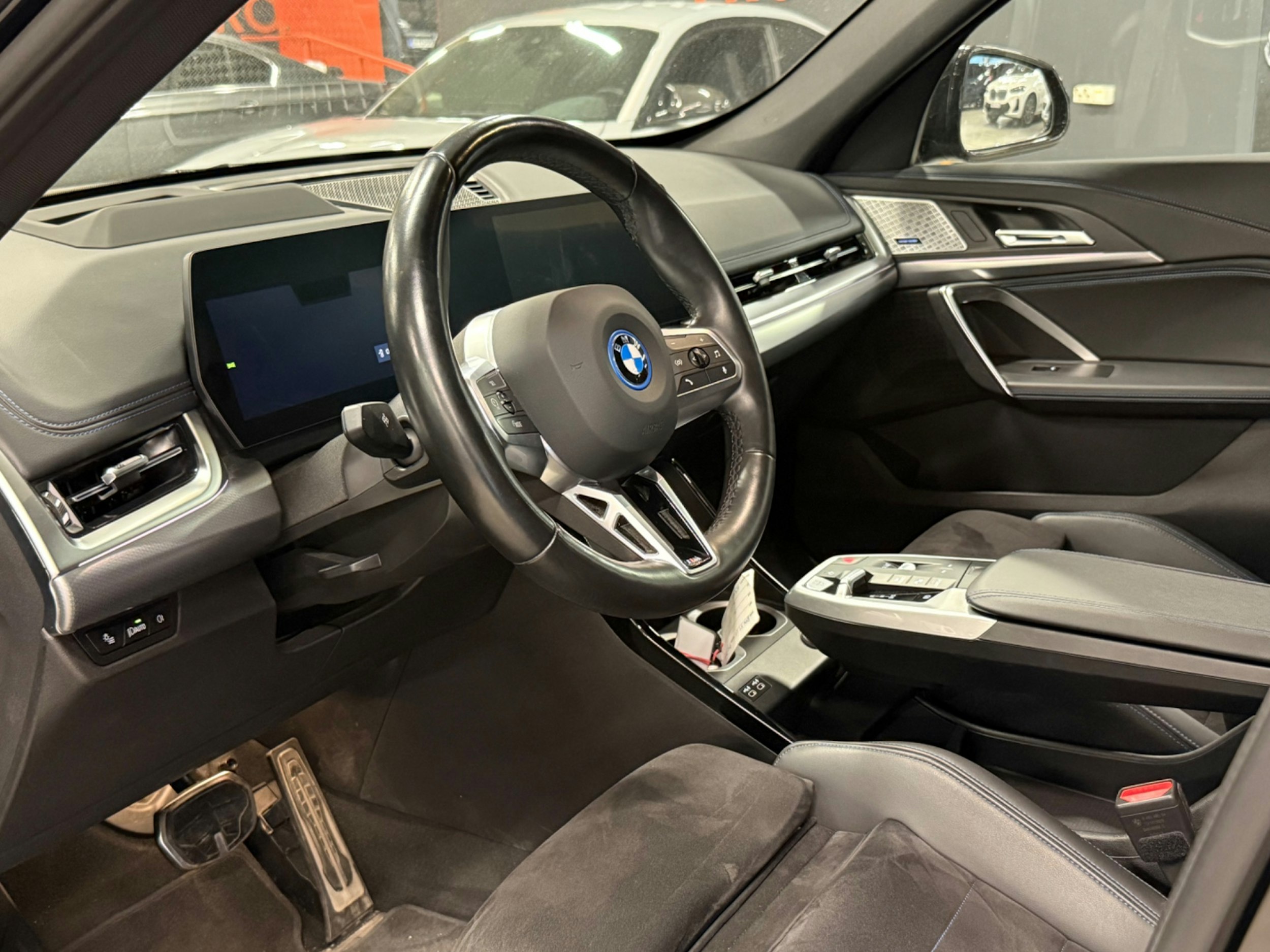 musta BMW X1 2024 kuva 3.