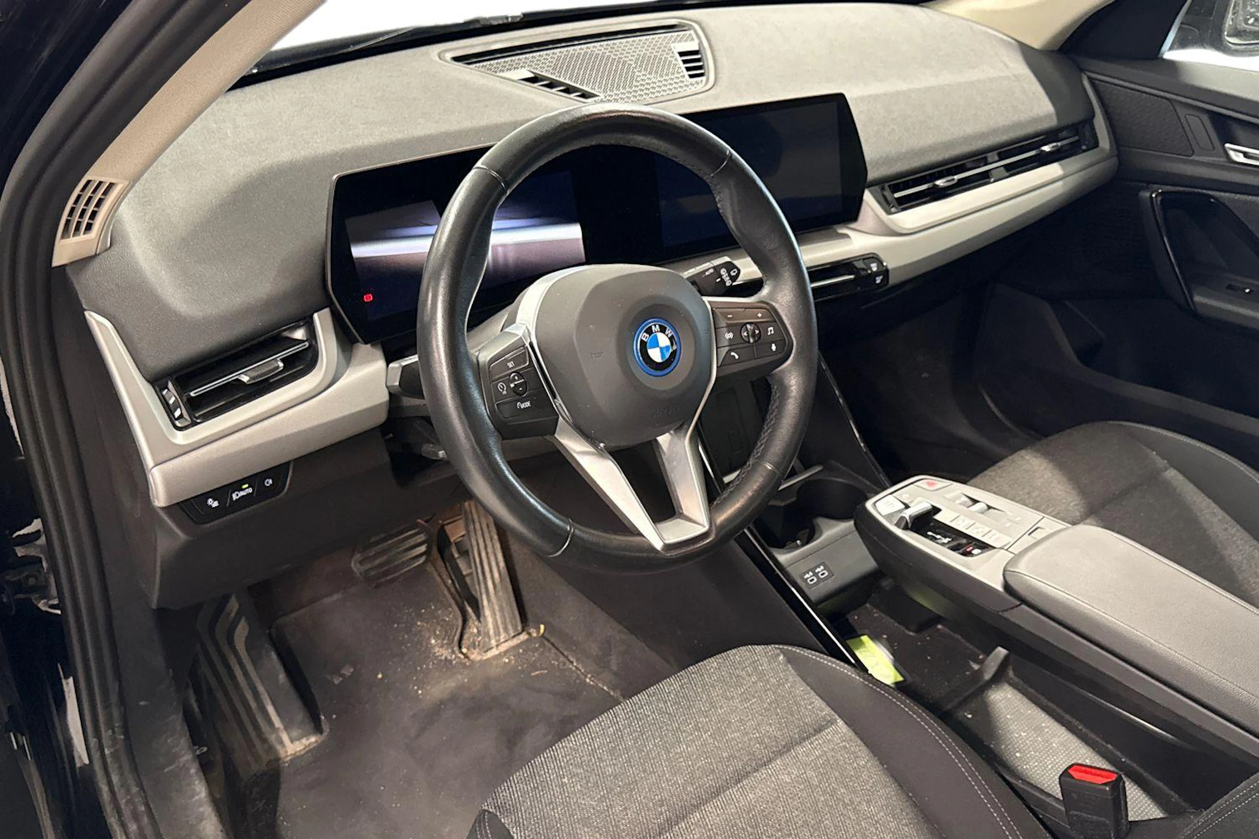 Musta BMW X1 2023 kuva 3.