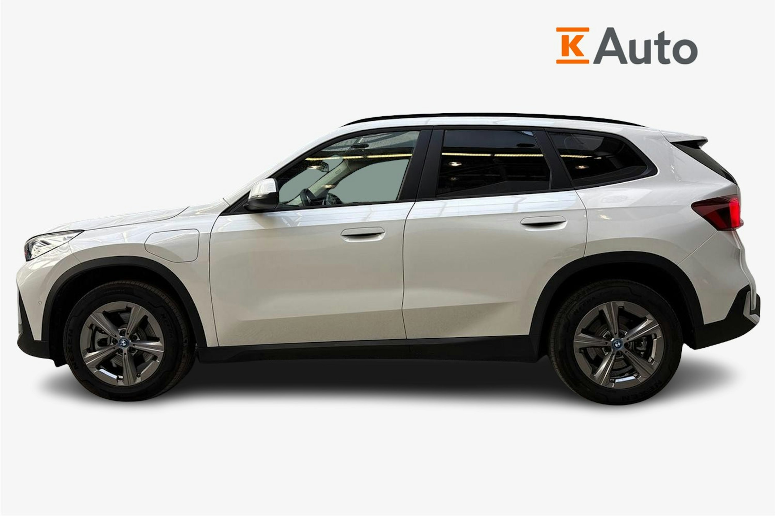 valkoinen BMW X1 2024 kuva 6.