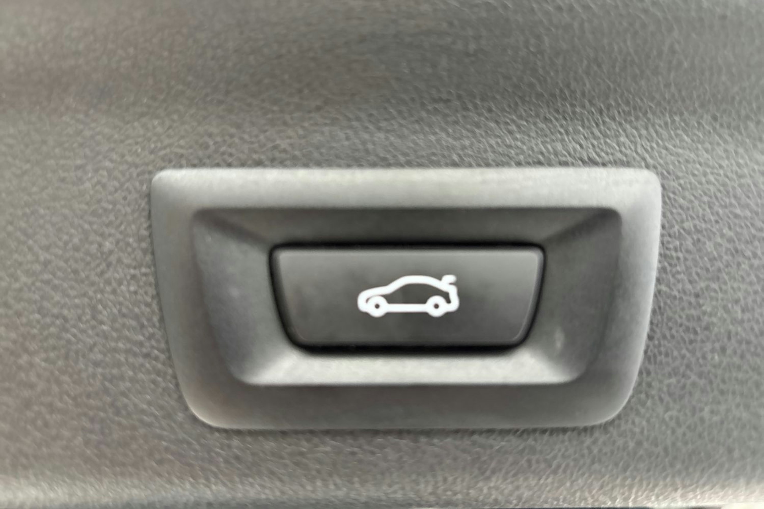 valkoinen BMW X1 2024 kuva 14.