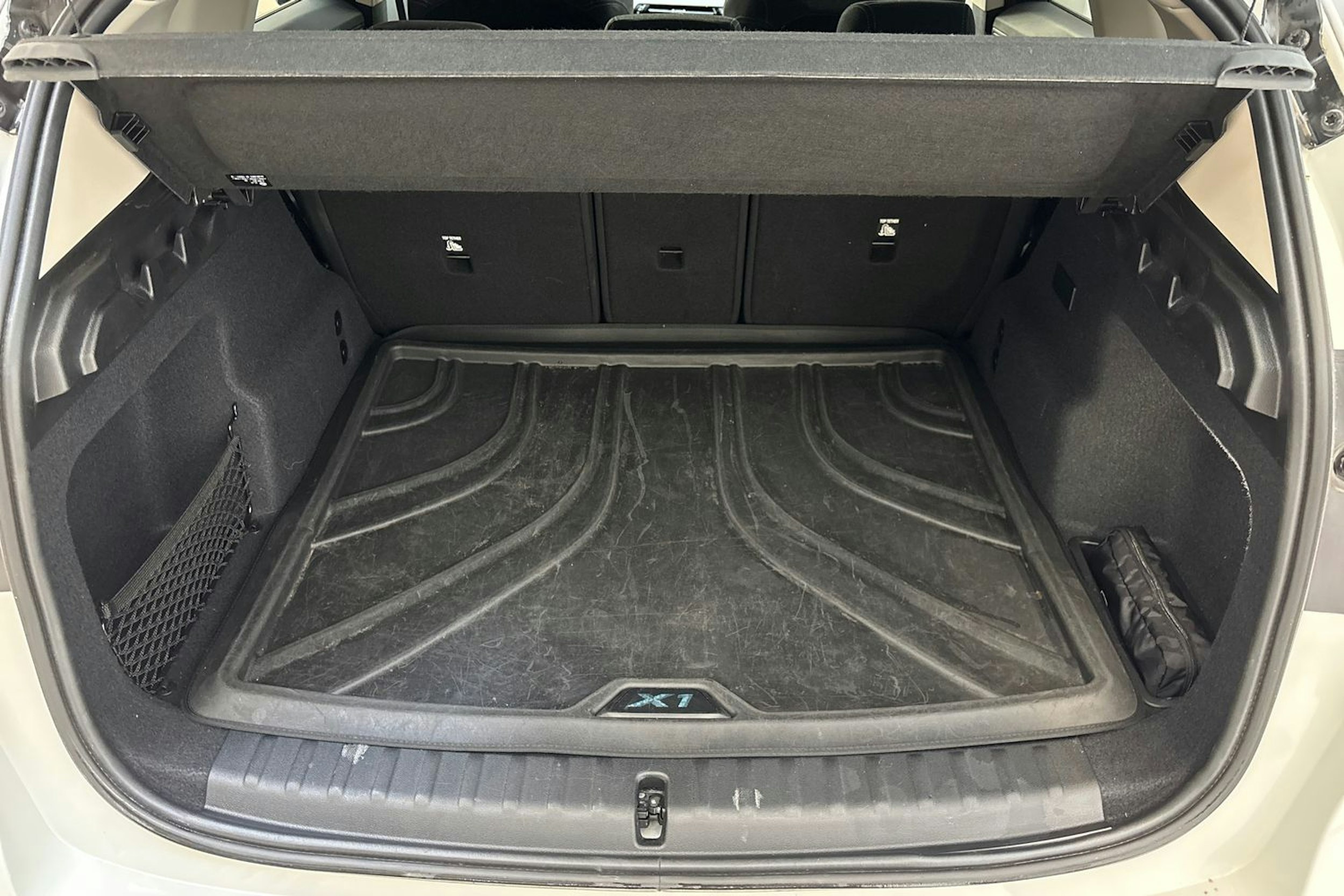 valkoinen BMW X1 2024 kuva 15.