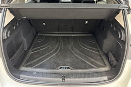 valkoinen BMW X1 2024 kuva 15.
