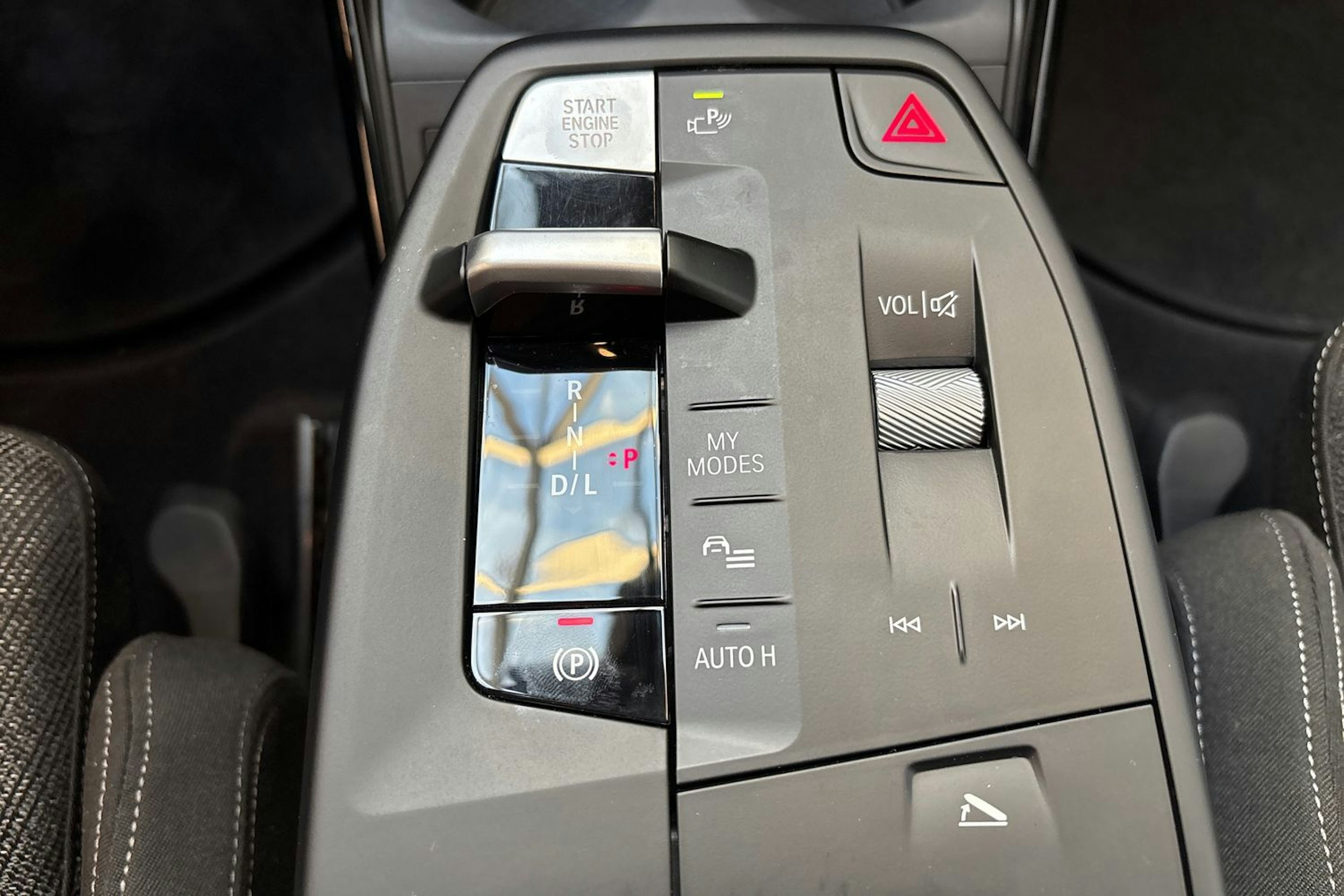 valkoinen BMW X1 2024 kuva 24.
