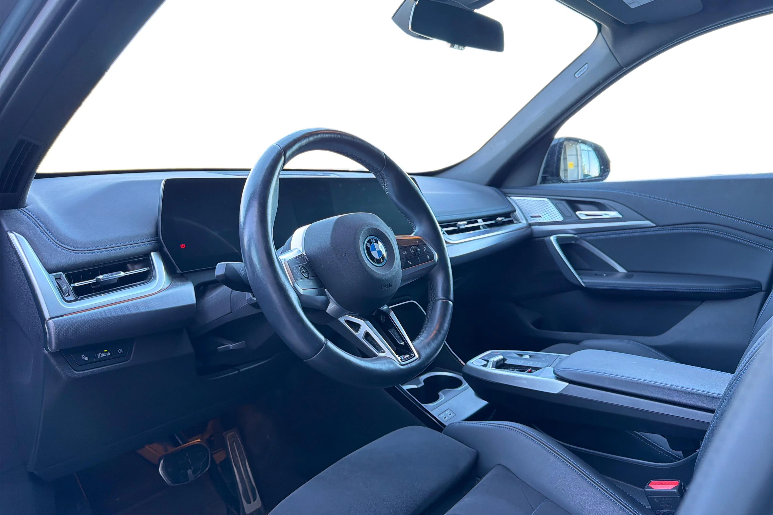 vihreä BMW X1 2024 kuva 3.