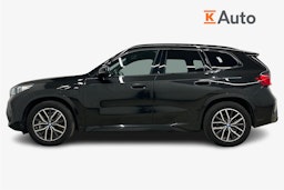 musta BMW X1 2024 kuva 5.
