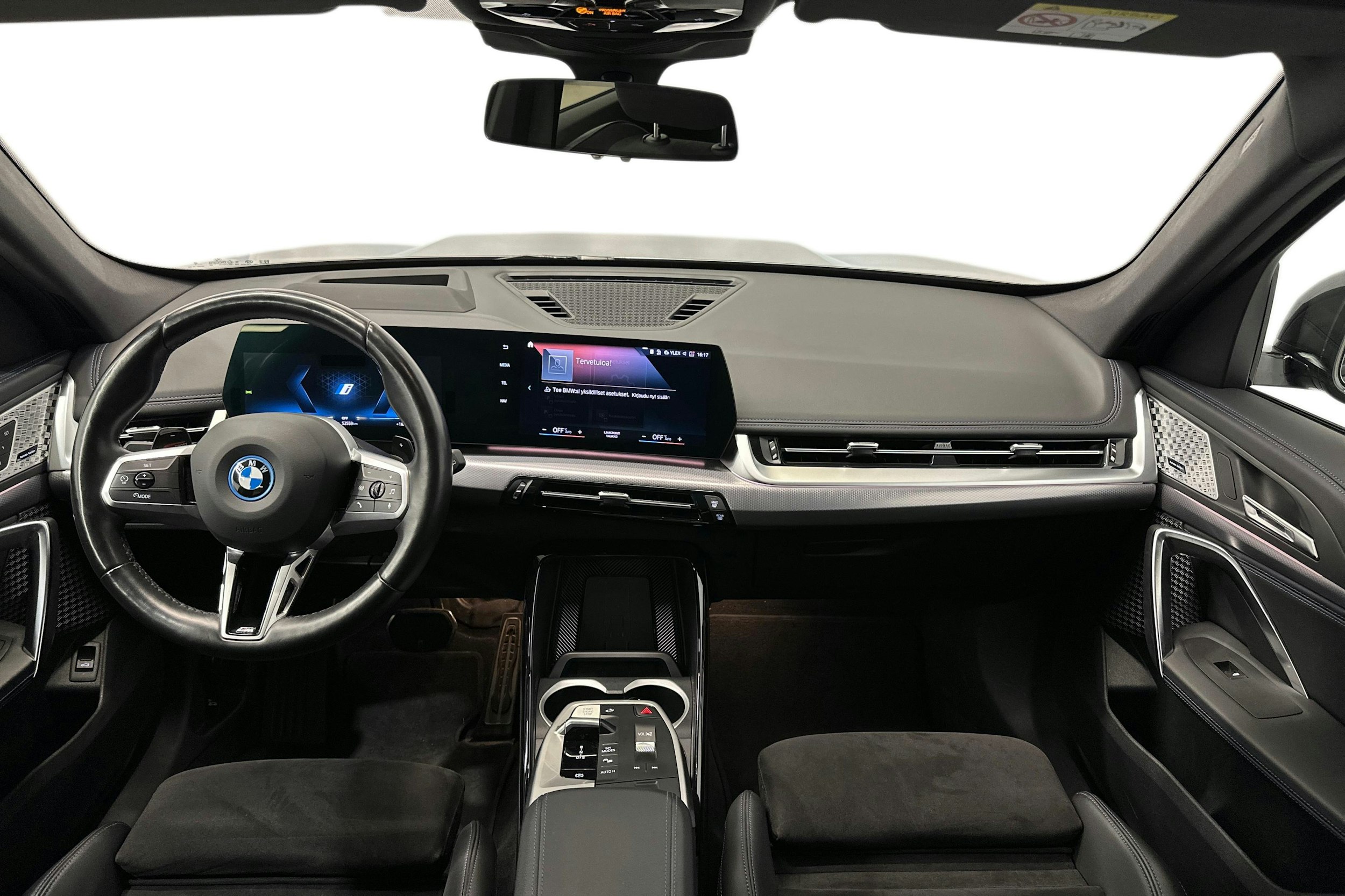 musta BMW X1 2024 kuva 7.
