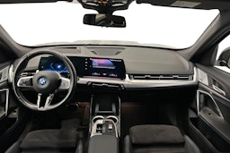 musta BMW X1 2024 kuva 7.
