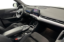 musta BMW X1 2024 kuva 8.