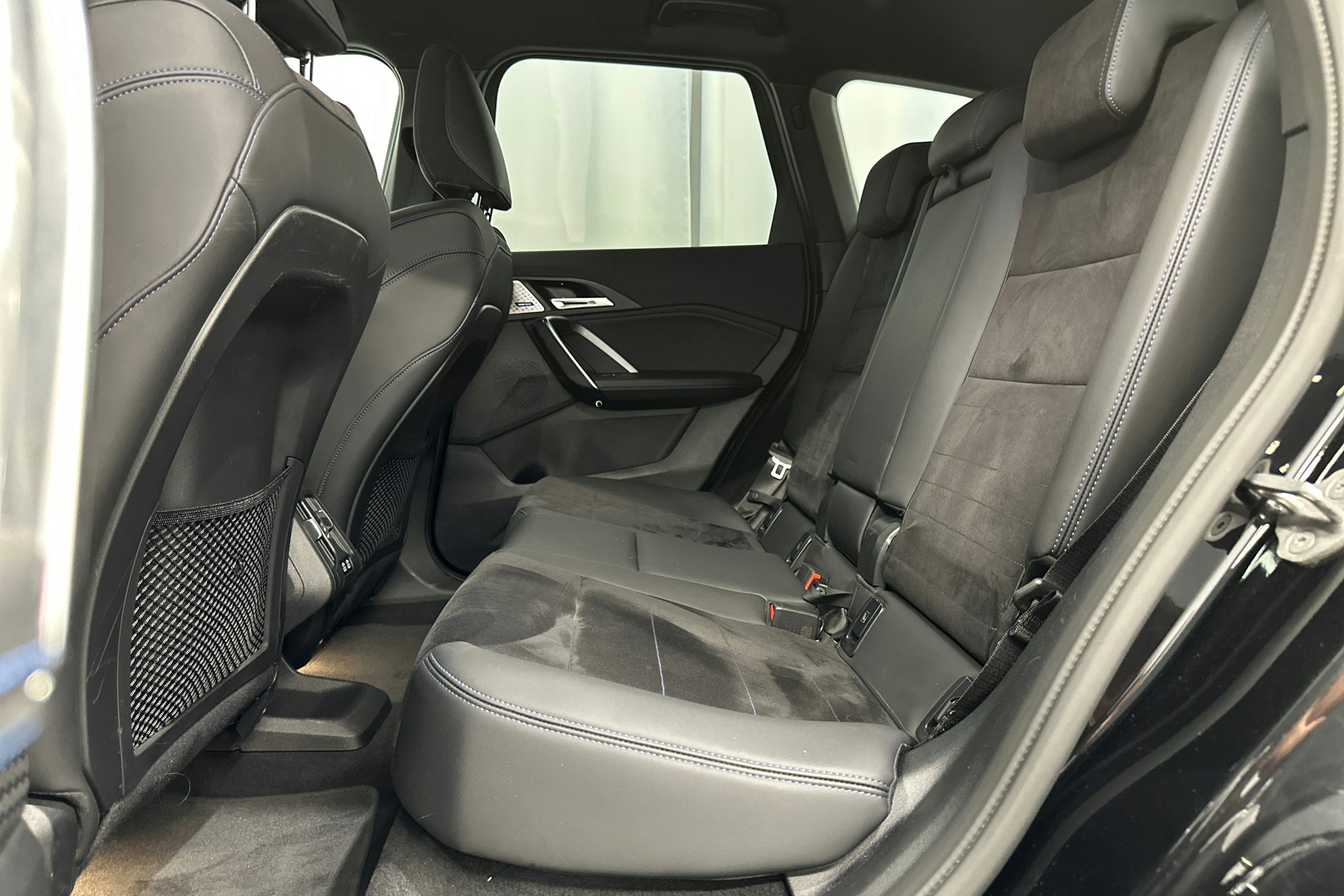musta BMW X1 2024 kuva 10.