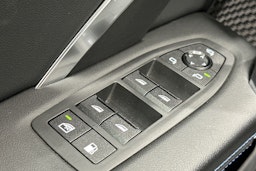 musta BMW X1 2024 kuva 14.