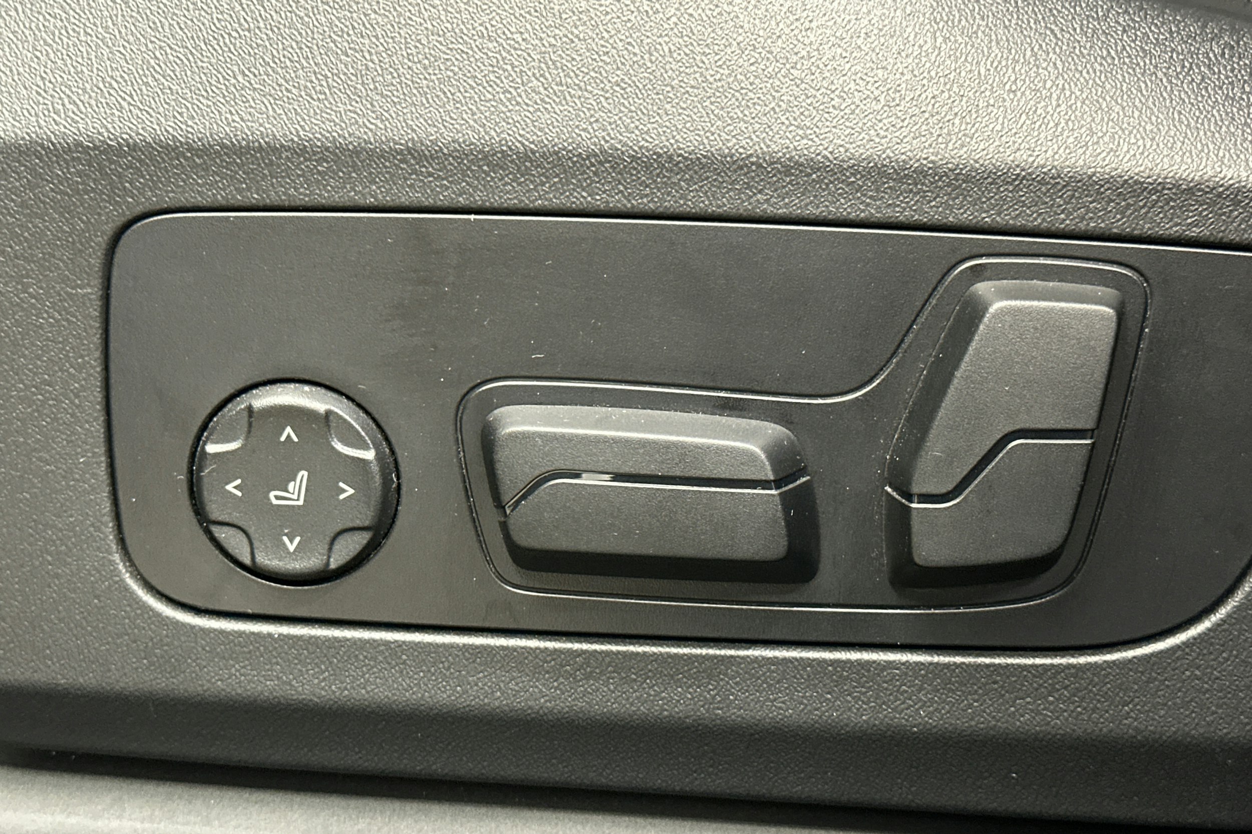 musta BMW X1 2024 kuva 16.