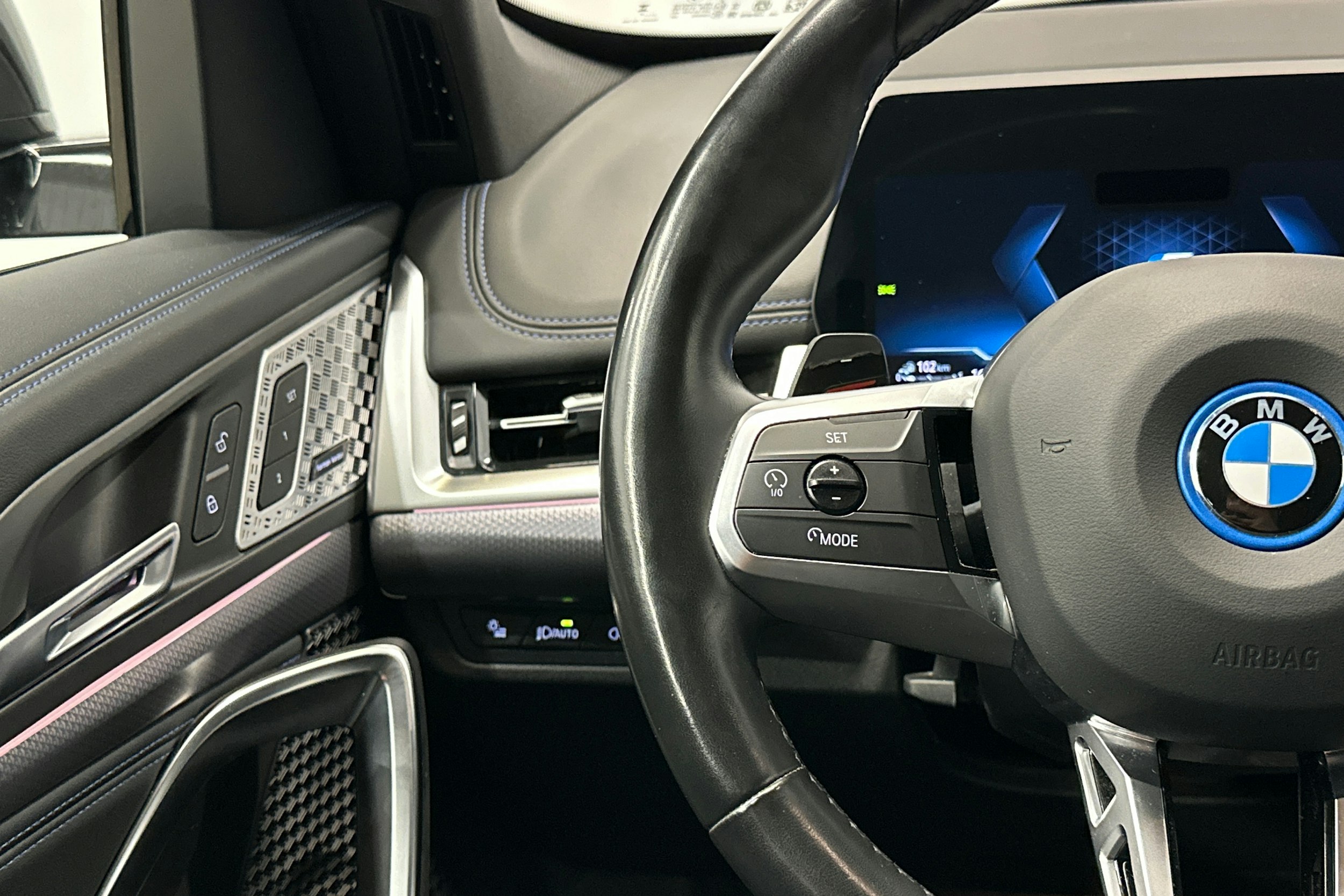 musta BMW X1 2024 kuva 17.