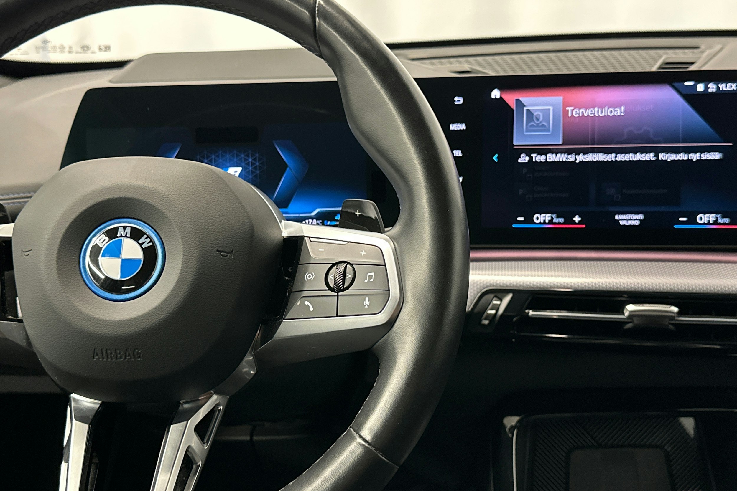 musta BMW X1 2024 kuva 18.