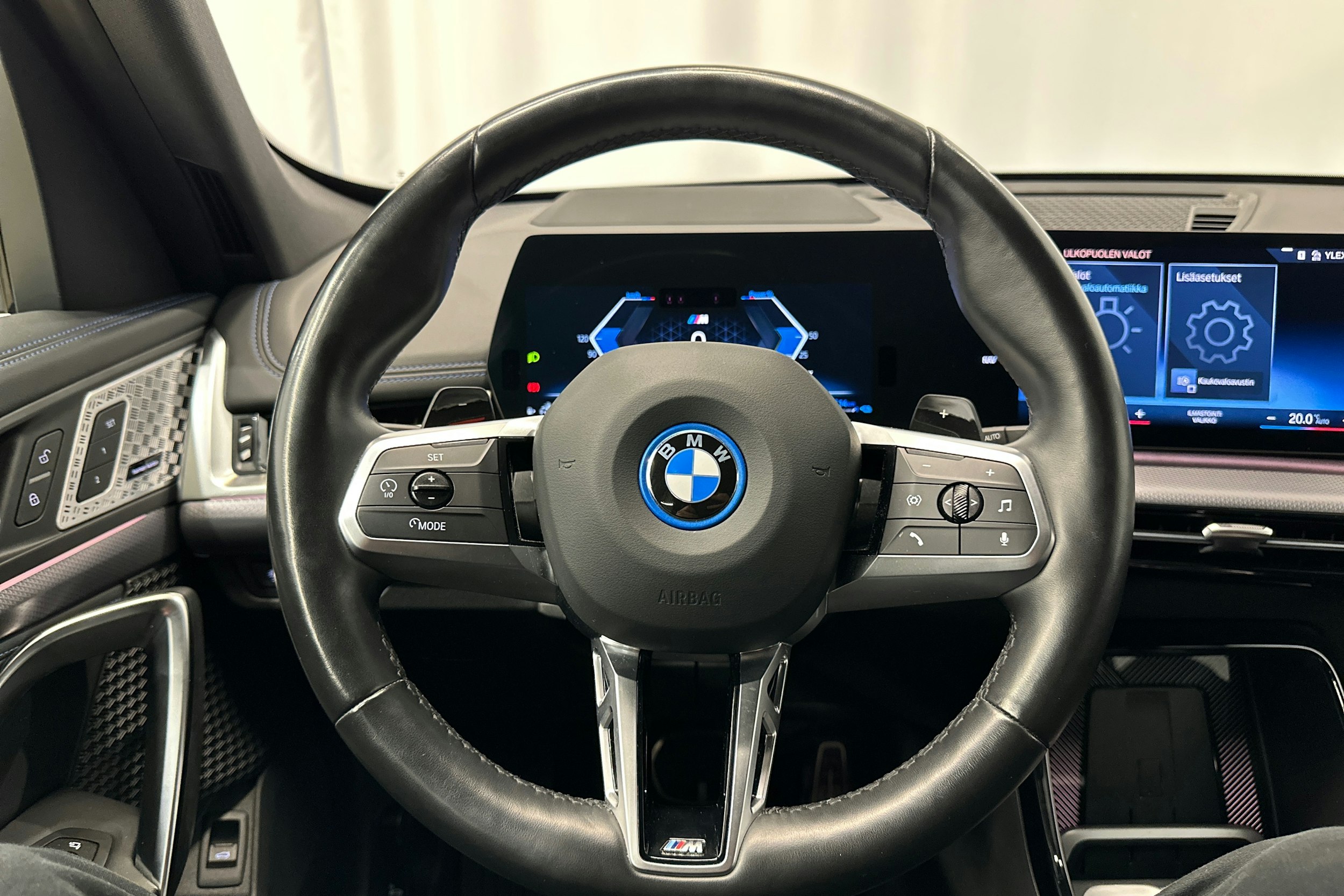 musta BMW X1 2024 kuva 20.