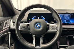 musta BMW X1 2024 kuva 20.
