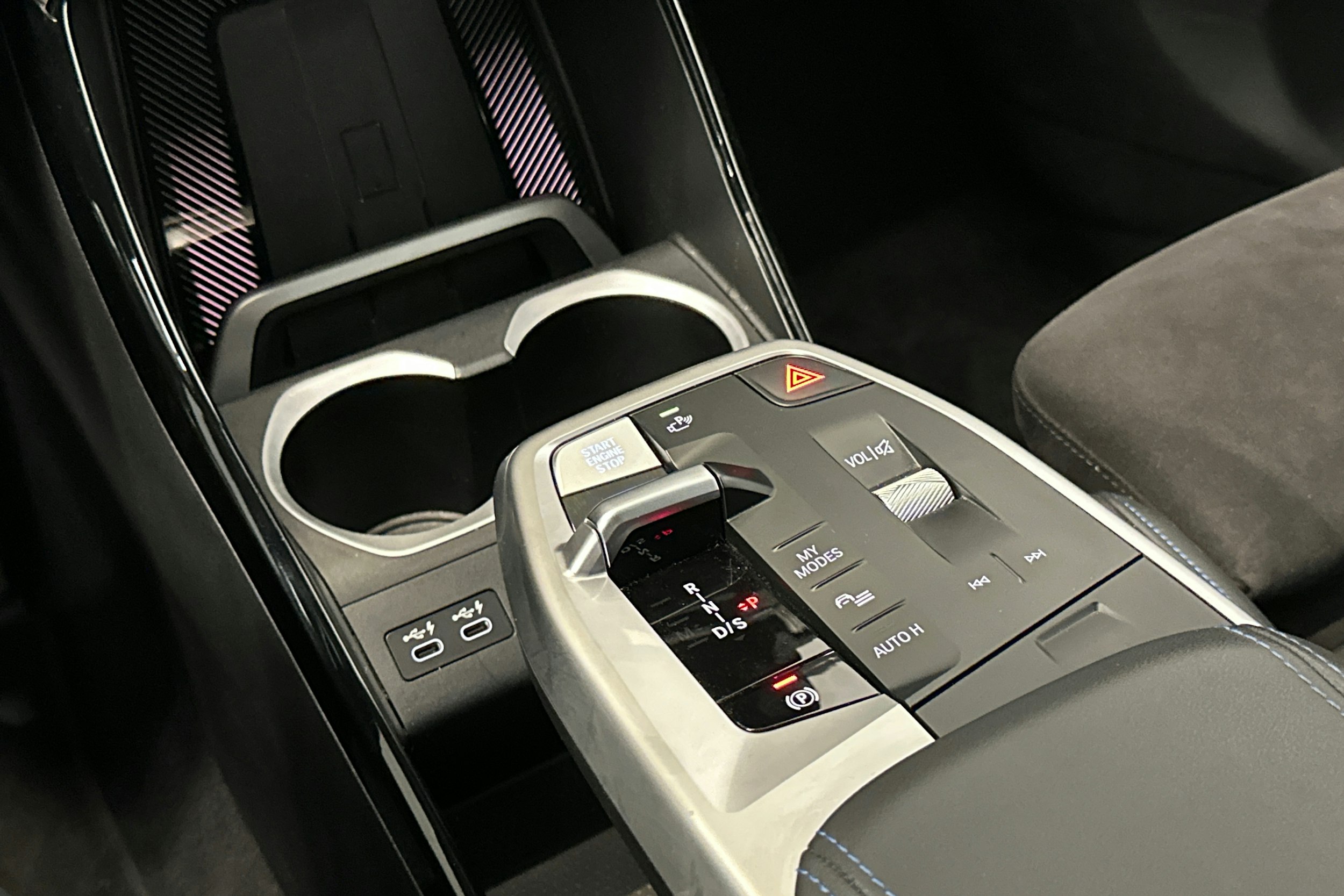 musta BMW X1 2024 kuva 24.